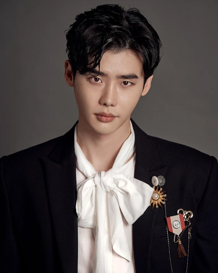 Lee Jong Suk tái xuất màn ảnh với phim chuyển thể từ tiểu thuyết - Hình 3