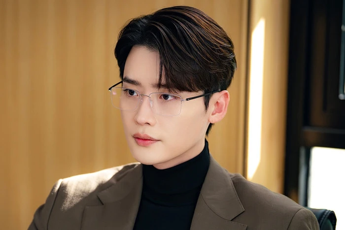 Lee Jong Suk tái xuất màn ảnh với phim chuyển thể từ tiểu thuyết - Hình 2