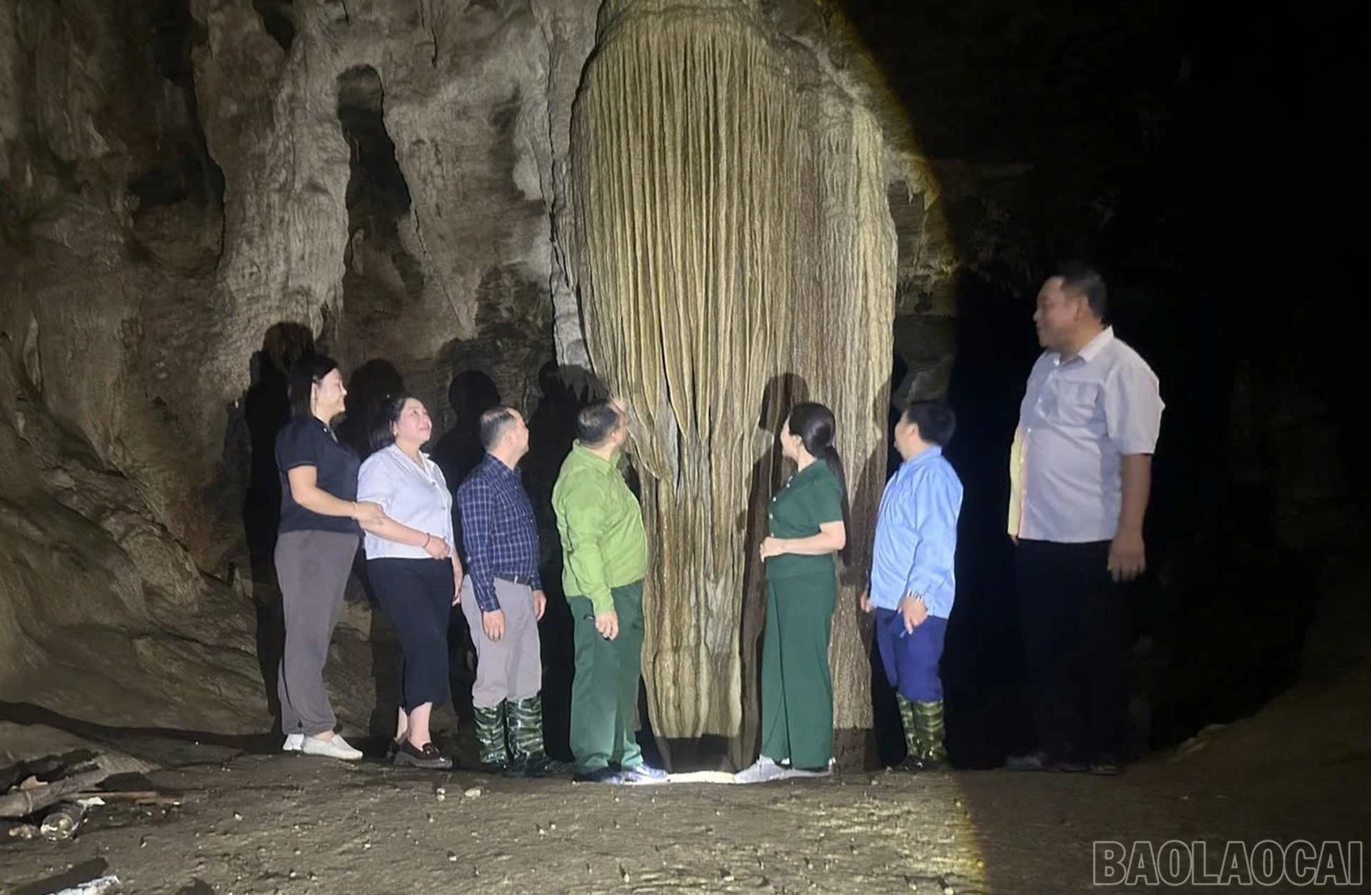 Sín Chéng khảo sát hang động Ngải Phóng Chồ, mở hướng phát triển du lịch khám phá - Hình 6