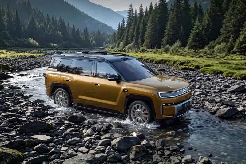 SUV địa hình dài gần 5,3 mét, di chuyển 310km không cần đổ xăng, giá chưa tới 900 triệu đồng - Hình 1
