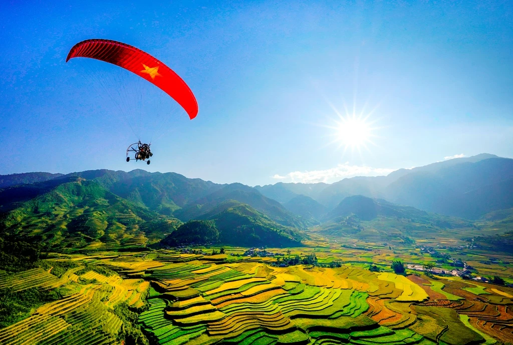 Bay dù lượn trên mùa vàng, chạy ultra trail giữa ruộng bậc thang Mù Cang Chải - Hình 1