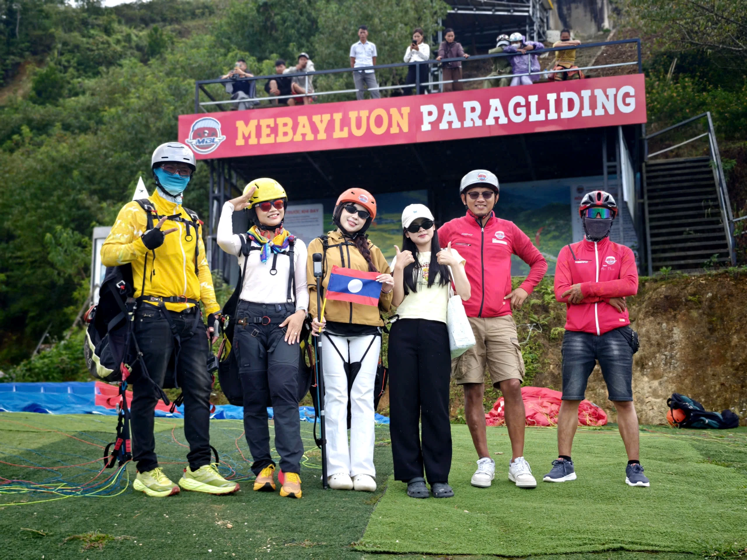 Bay dù lượn trên mùa vàng, chạy ultra trail giữa ruộng bậc thang Mù Cang Chải - Hình 2
