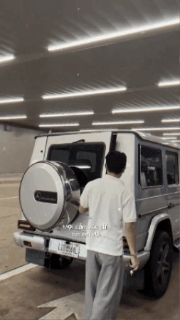 Louis Phạm đoàn tụ bạn trai Việt kiều, tình cảm mặn nồng sau biến cố, khoe được đàng trai tặng hẳn ô tô - Hình 1