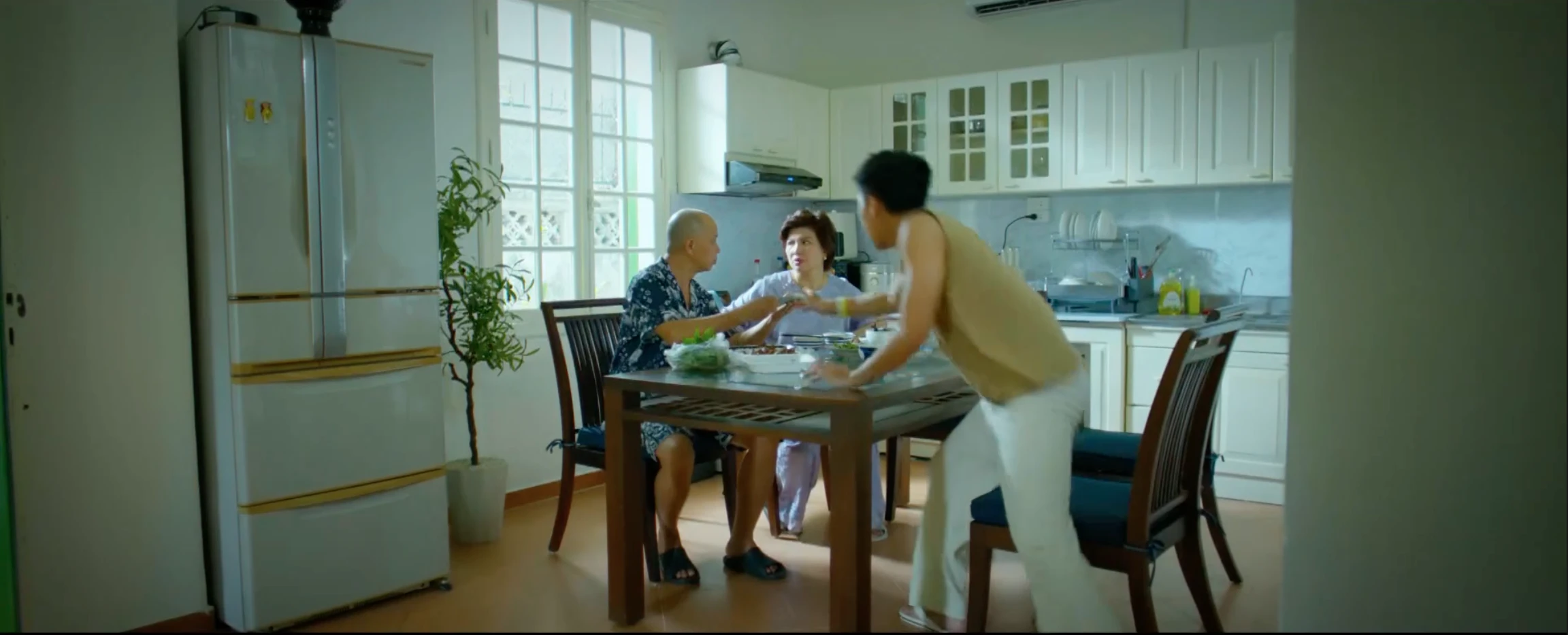 Mùa hè năm ấy - Tập 4: Phương bối rối khi lần đầu được Khánh nắm tay - Hình 9
