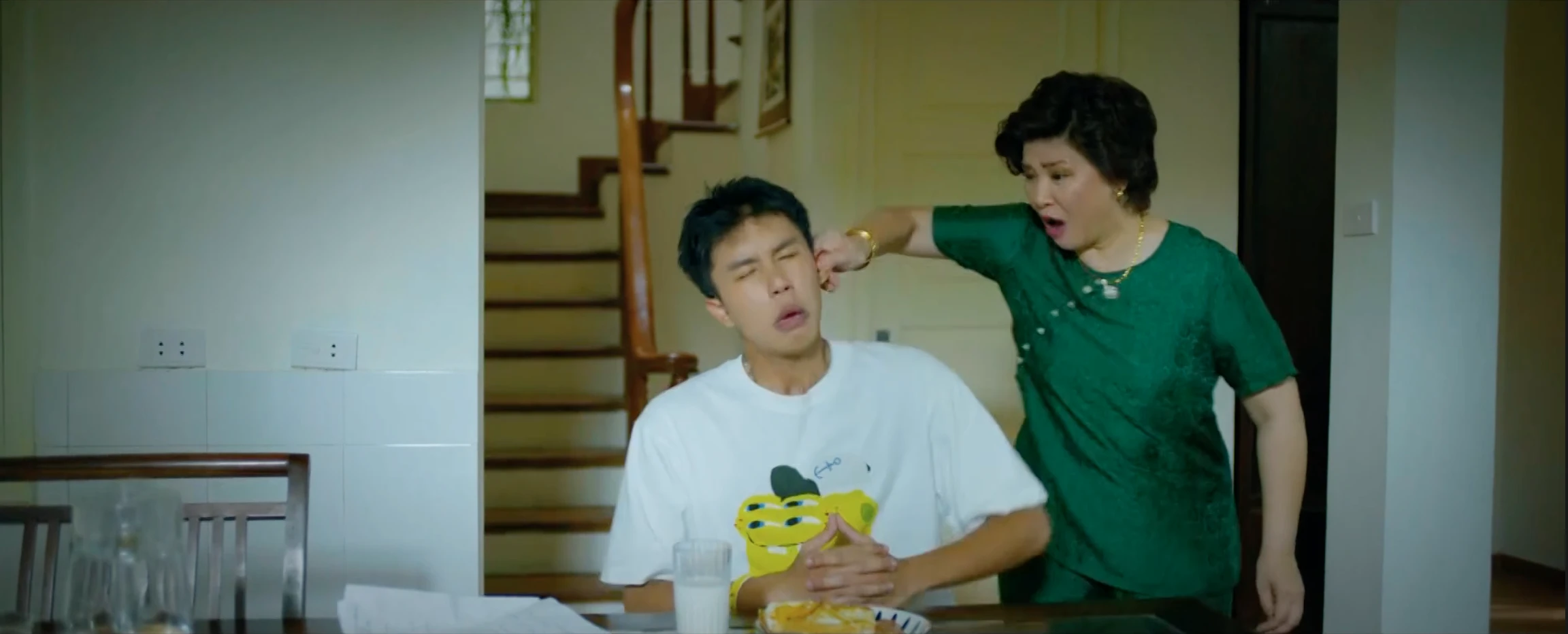 Mùa hè năm ấy - Tập 4: Phương bối rối khi lần đầu được Khánh nắm tay - Hình 18