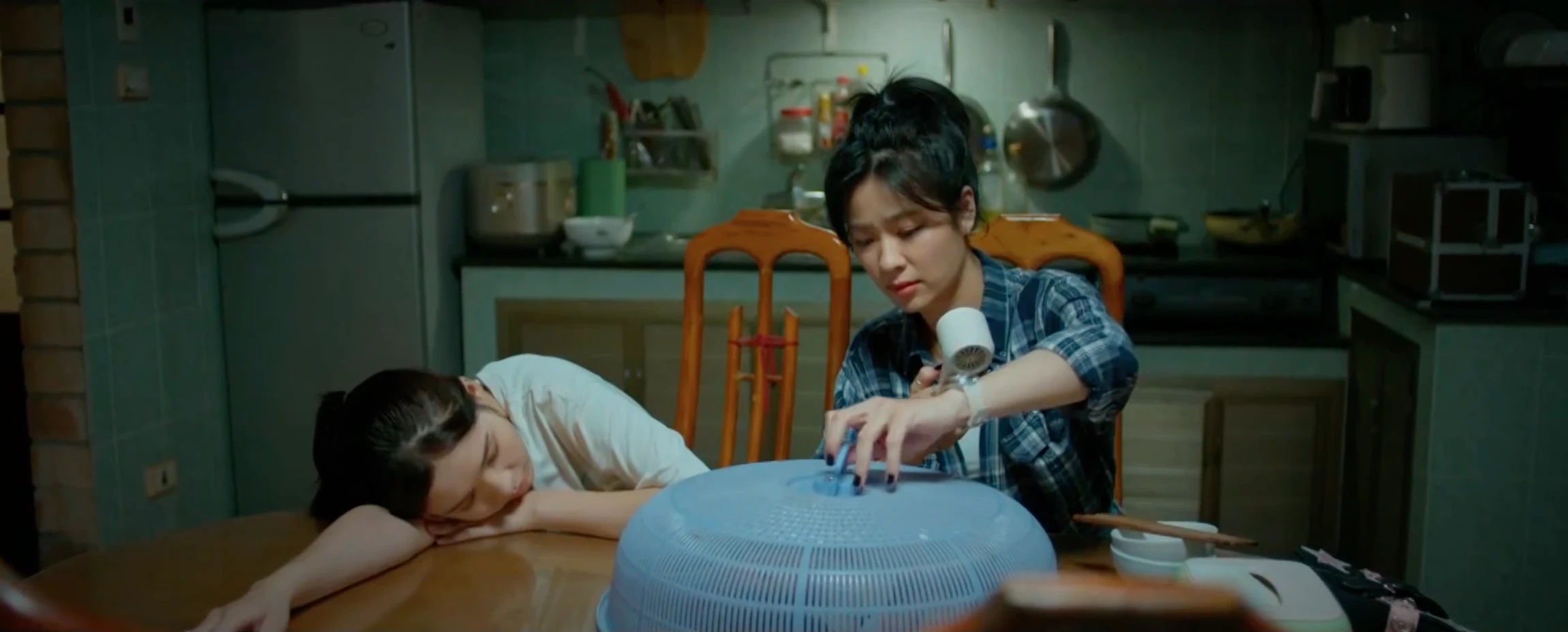 Mùa hè năm ấy - Tập 4: Phương bối rối khi lần đầu được Khánh nắm tay - Hình 13