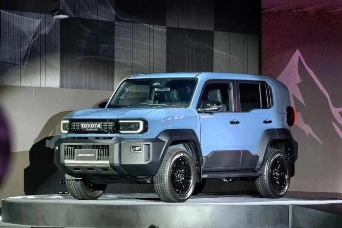 Toyota Land Cruiser FJ về Việt Nam, giá 1,198 tỷ đồng - Hình 1