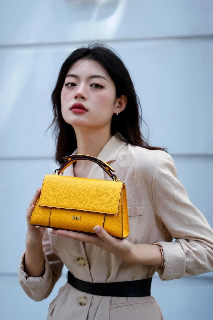 Túi xách gam màu rực rỡ, phá vỡ sự đơn điệu của phong cách thường nhật - Hình 6