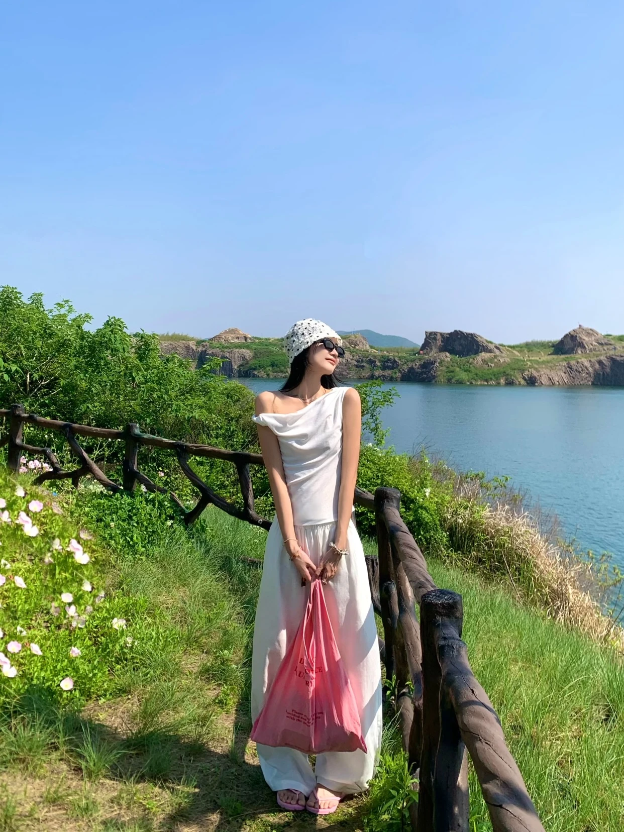 Túi xách gam màu rực rỡ, phá vỡ sự đơn điệu của phong cách thường nhật - Hình 5