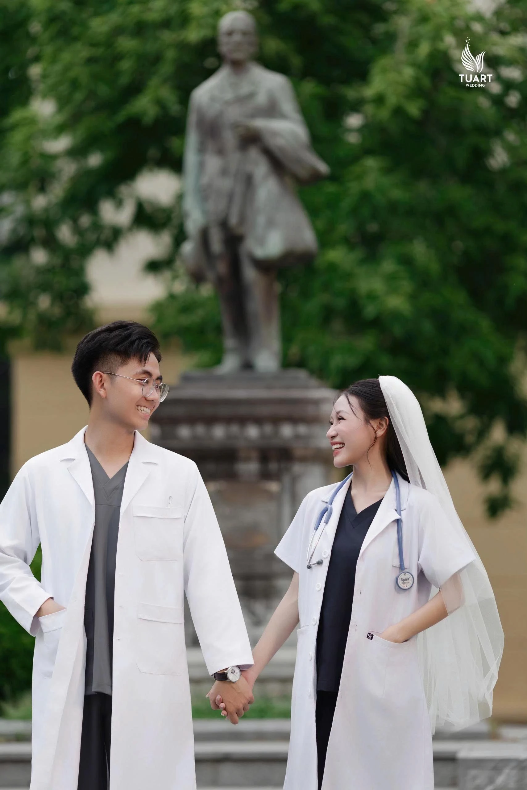 Bác sĩ nội trú siêu đẹp trai chốt đơn sau 3 tháng yêu, có gì mà viral triệu view MXH đến vậy? - Hình 6