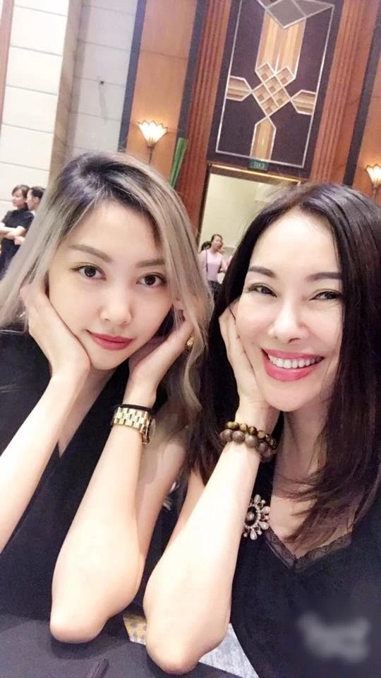 Ca sĩ Việt cưới vợ tiểu thư hơn 3 tuổi, đã có con chung: 3 năm sau đám cưới lộ loạt dấu hiệu đáng ngờ - Hình 5