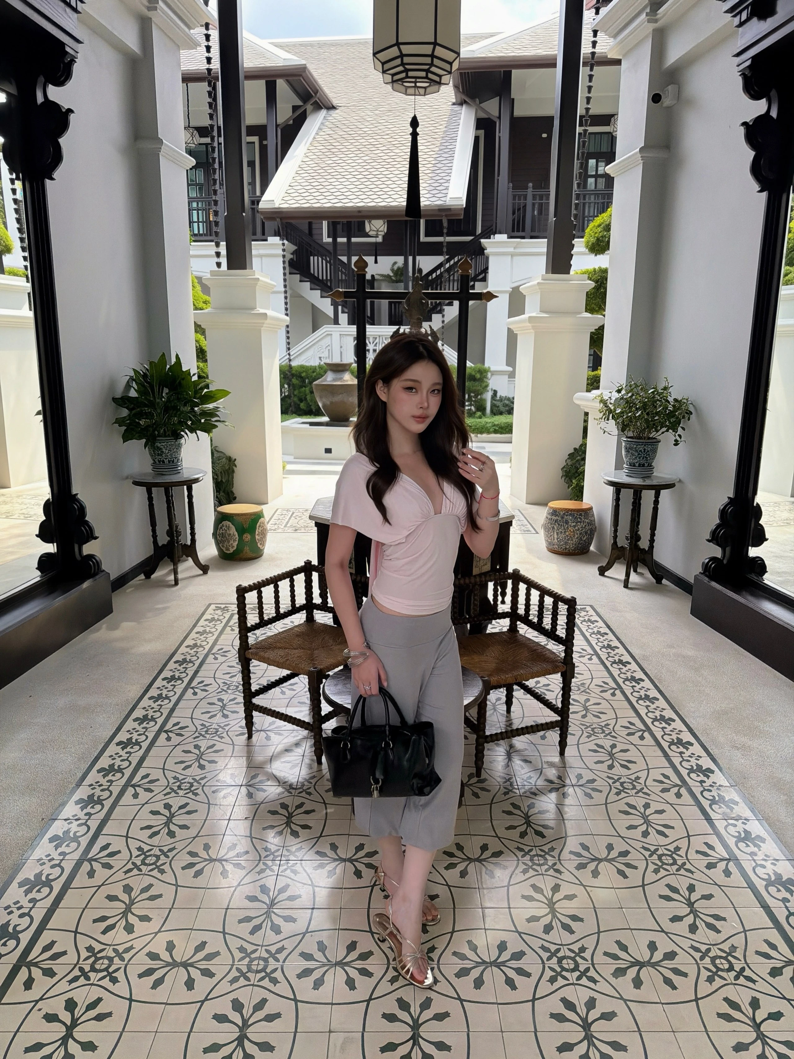 Giày gót thấp biến mọi trang phục trở nên đắt giá hơn - Hình 7
