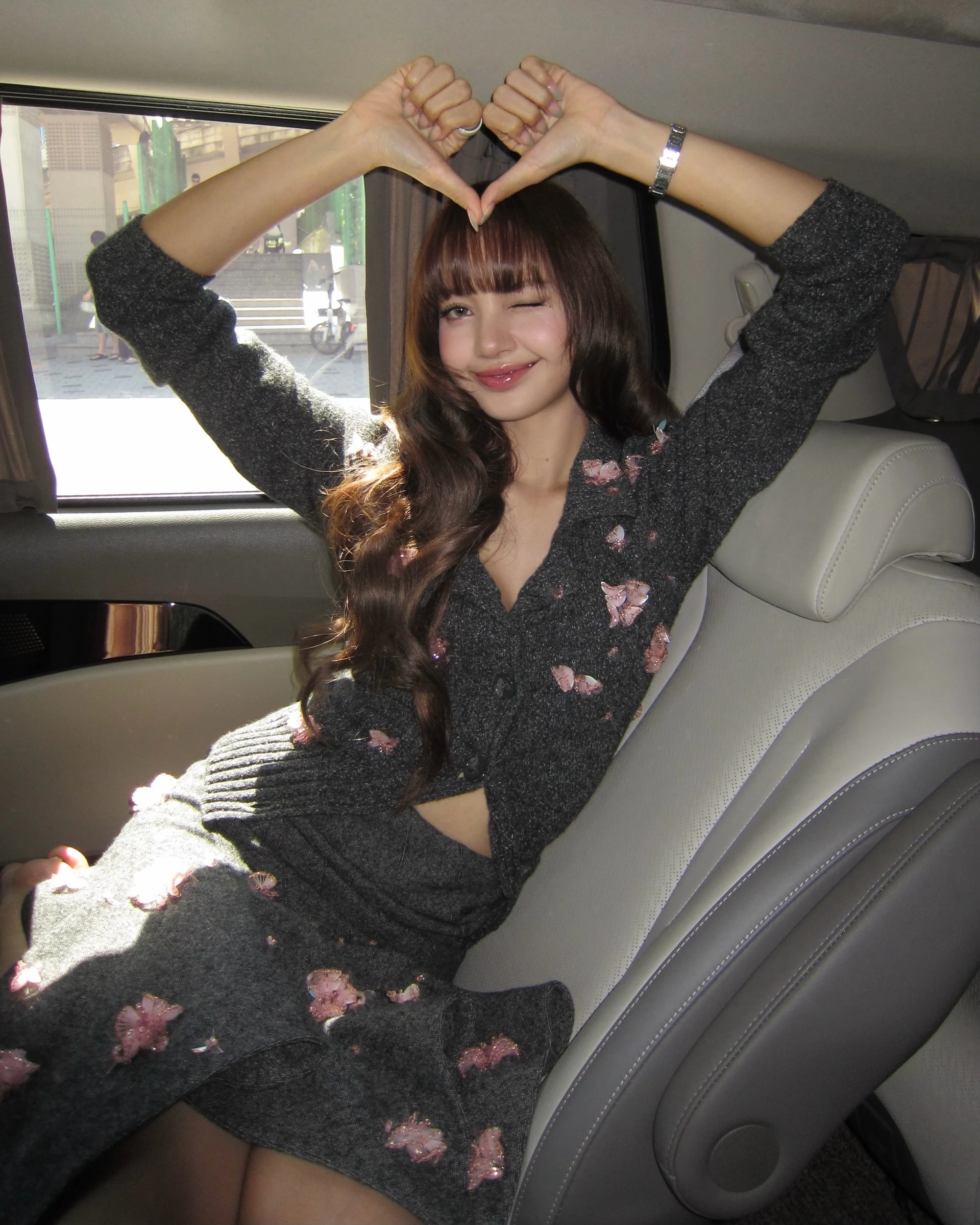 Lời xin lỗi muộn màng của Lisa (BLACKPINK) - Hình 2