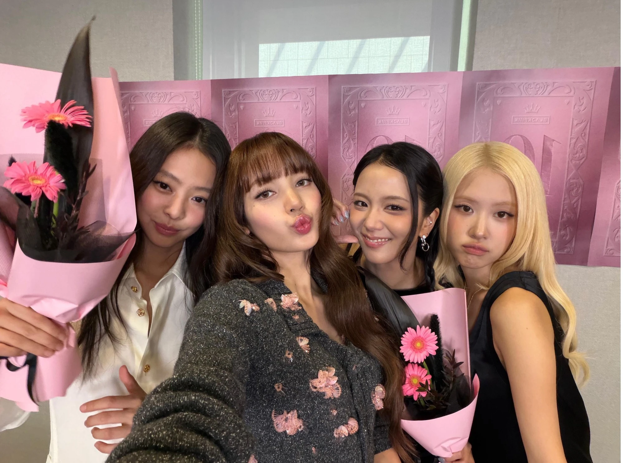 Lời xin lỗi muộn màng của Lisa (BLACKPINK) - Hình 3