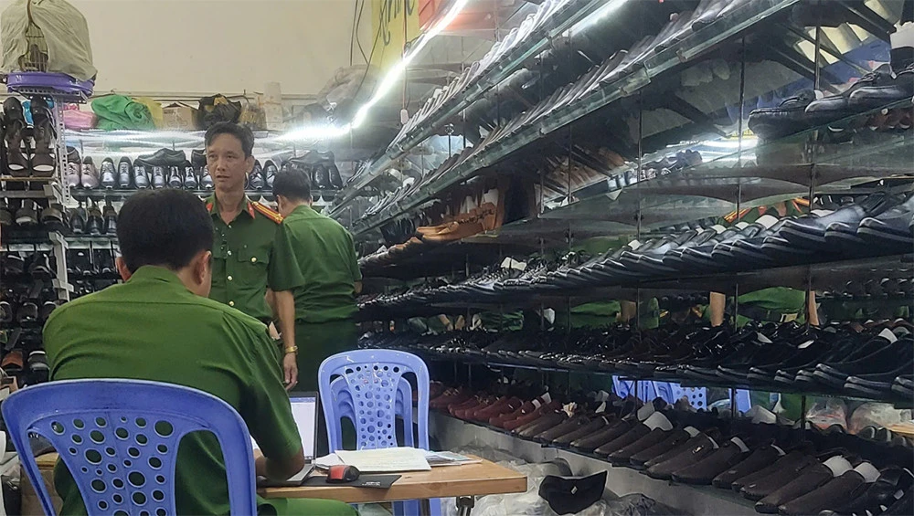 Ông chủ cửa hàng nổi tiếng giữa trung tâm Cần Thơ bị khởi tố - Hình 2