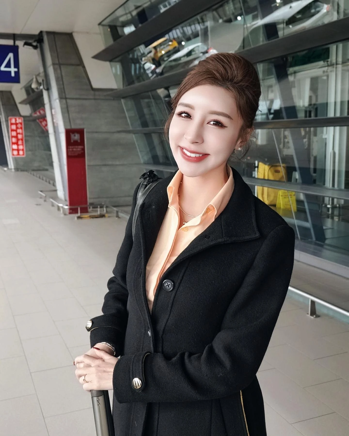 Tiếp viên hàng không SN 1991 được gọi là mỹ nhân nghìn năm có một: Giờ ra sao sau 9 năm nổi tiếng? - Hình 2