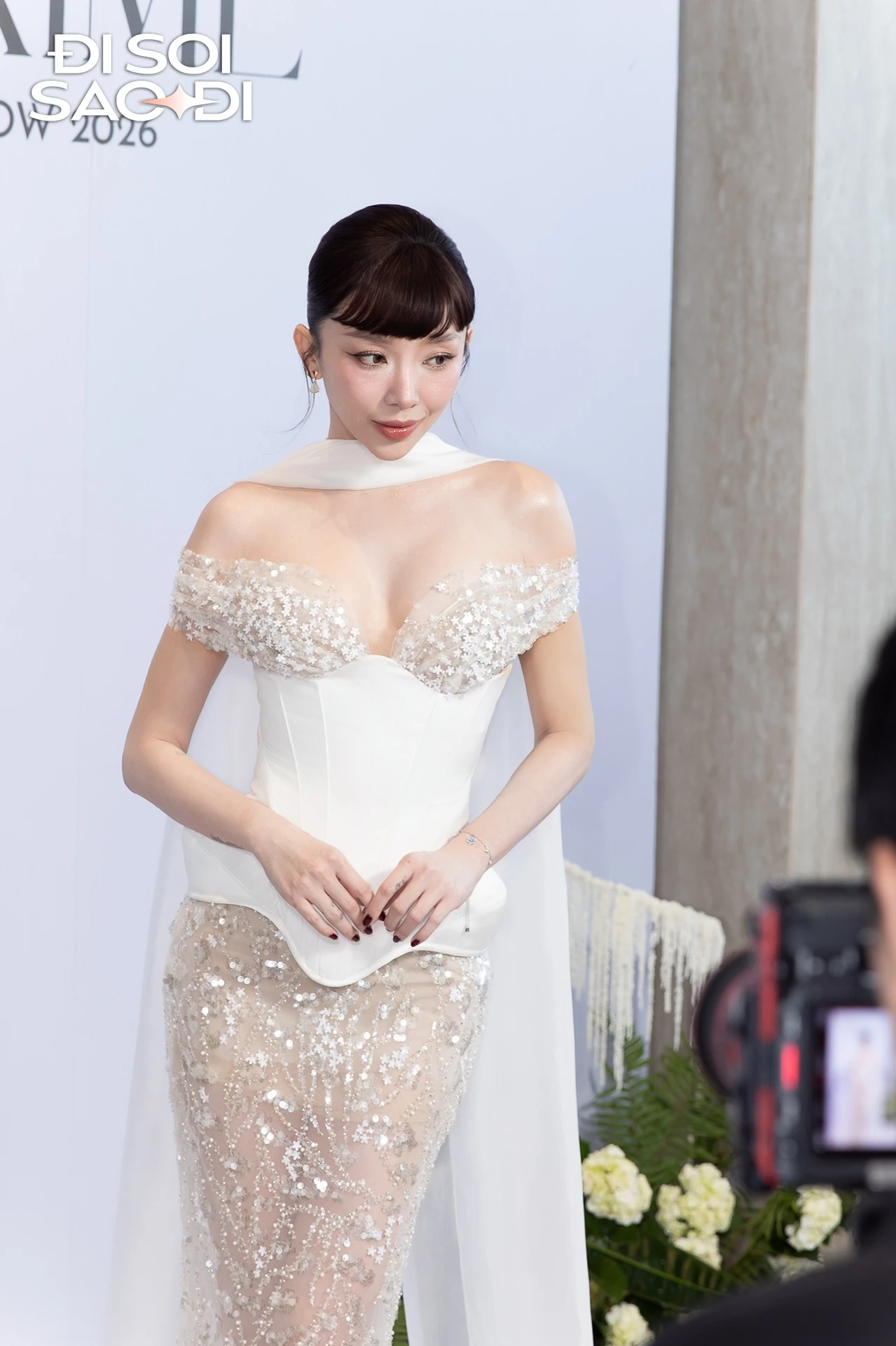 Tóc Tiên mặc váy cưới - Hình 3