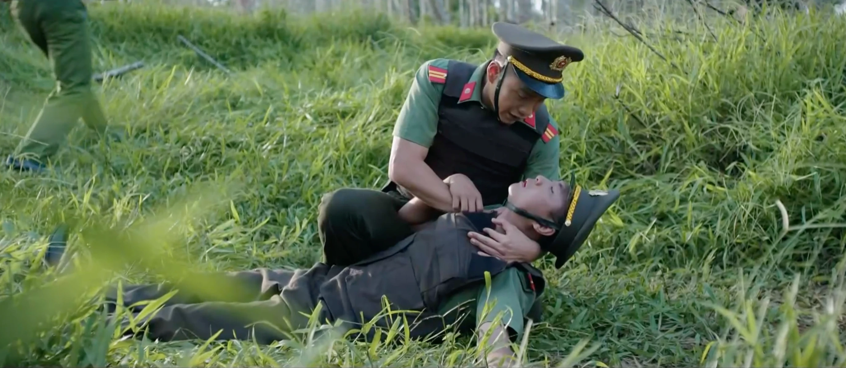 Trời cao nguyên xanh - Tập 25: Tuấn buộc phải chấp nhận yêu cầu của Lok - Hình 3