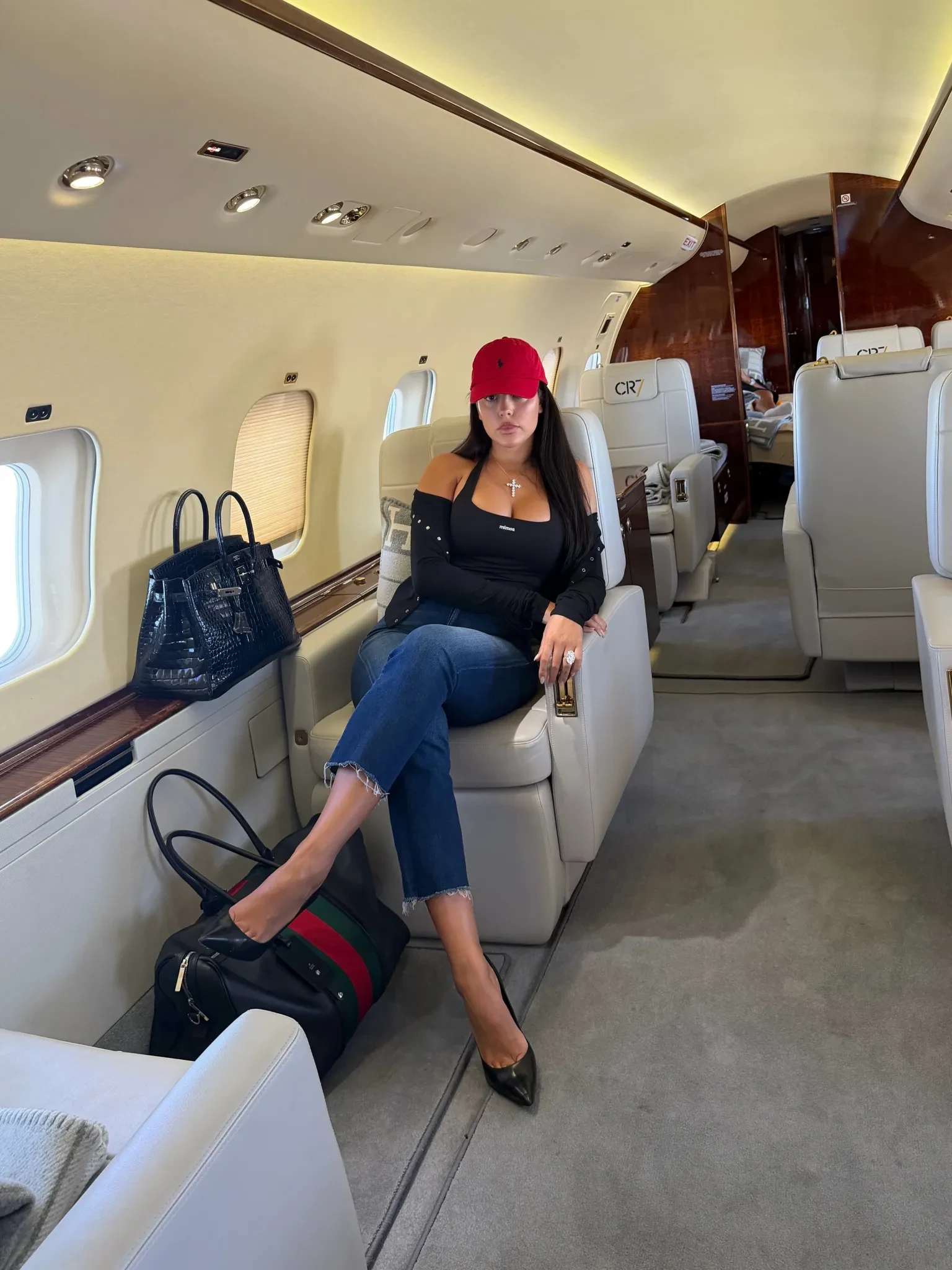 Điều khoản đặc biệt trong hợp đồng hôn nhân của Ronaldo và Georgina: Nếu ly hôn, vợ nhận chu cấp 3 tỷ đồng/tháng - Hình 4