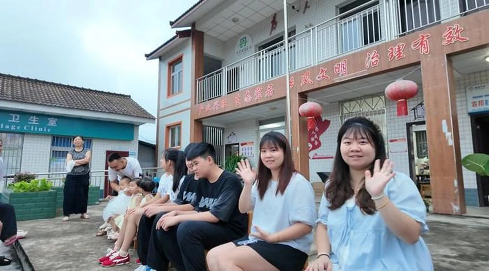 Ngôi làng kỳ lạ, chưa đầy 2.000 dân mà có 33 cặp sinh đôi - Hình 1