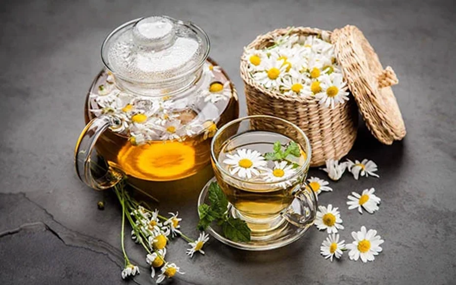 Uống trà hoa cúc mỗi ngày để thải độc gan, 6 tháng sau người đàn ông nhận kết quả bất ngờ - Hình 1