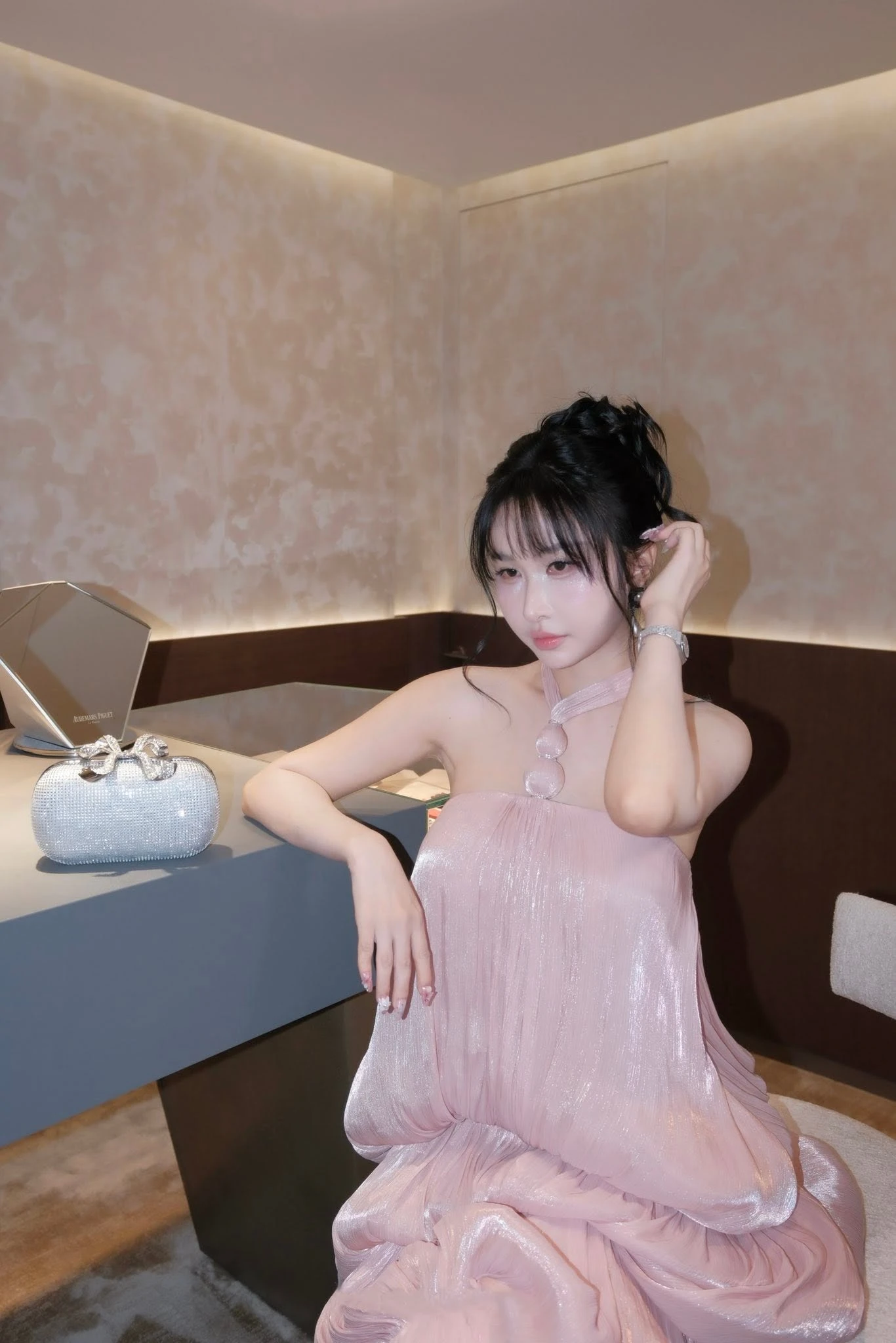 Vợ đại gia Minh Nhựa lạ lắm! - Hình 7