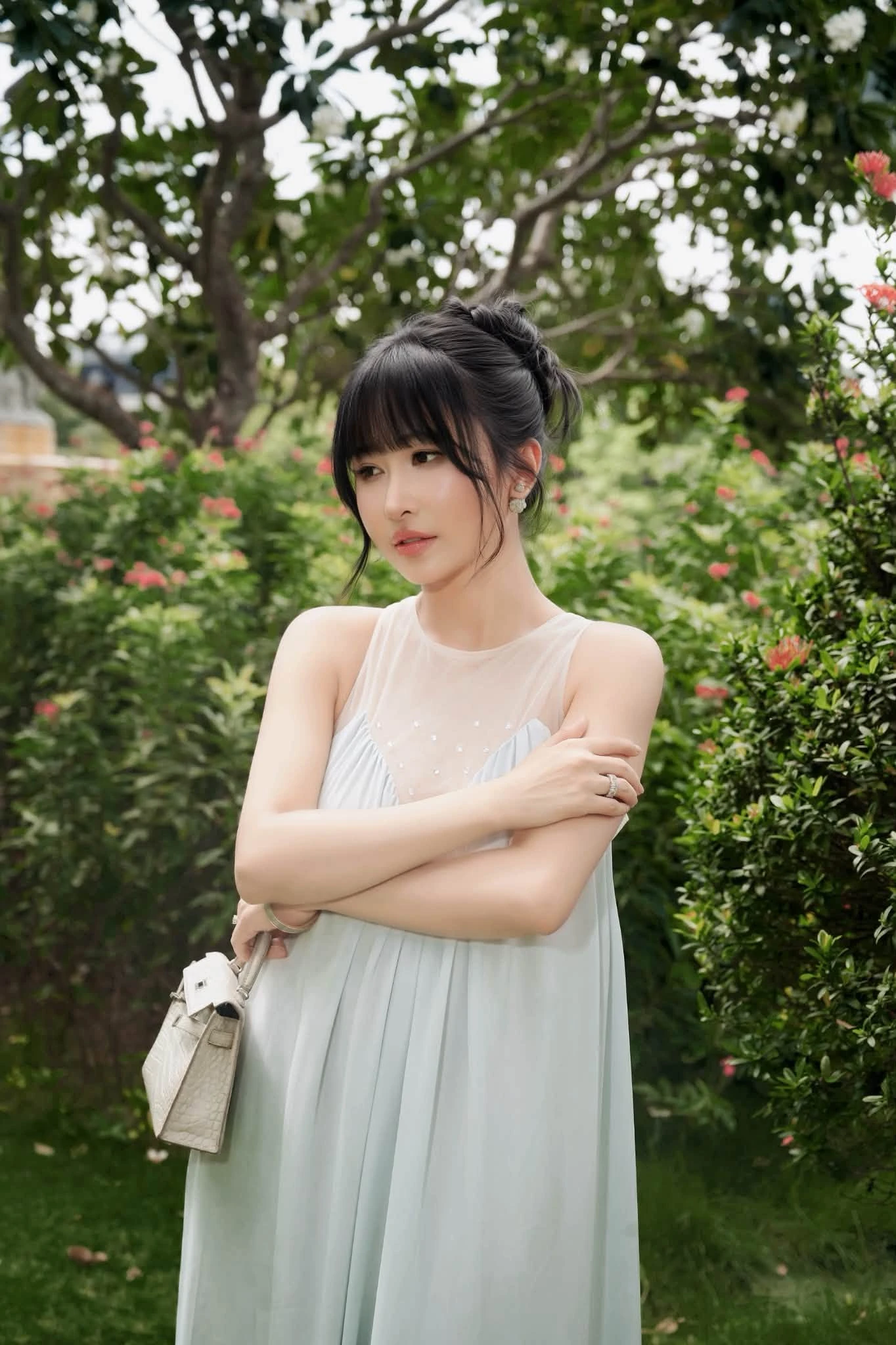 Vợ đại gia Minh Nhựa lạ lắm! - Hình 2