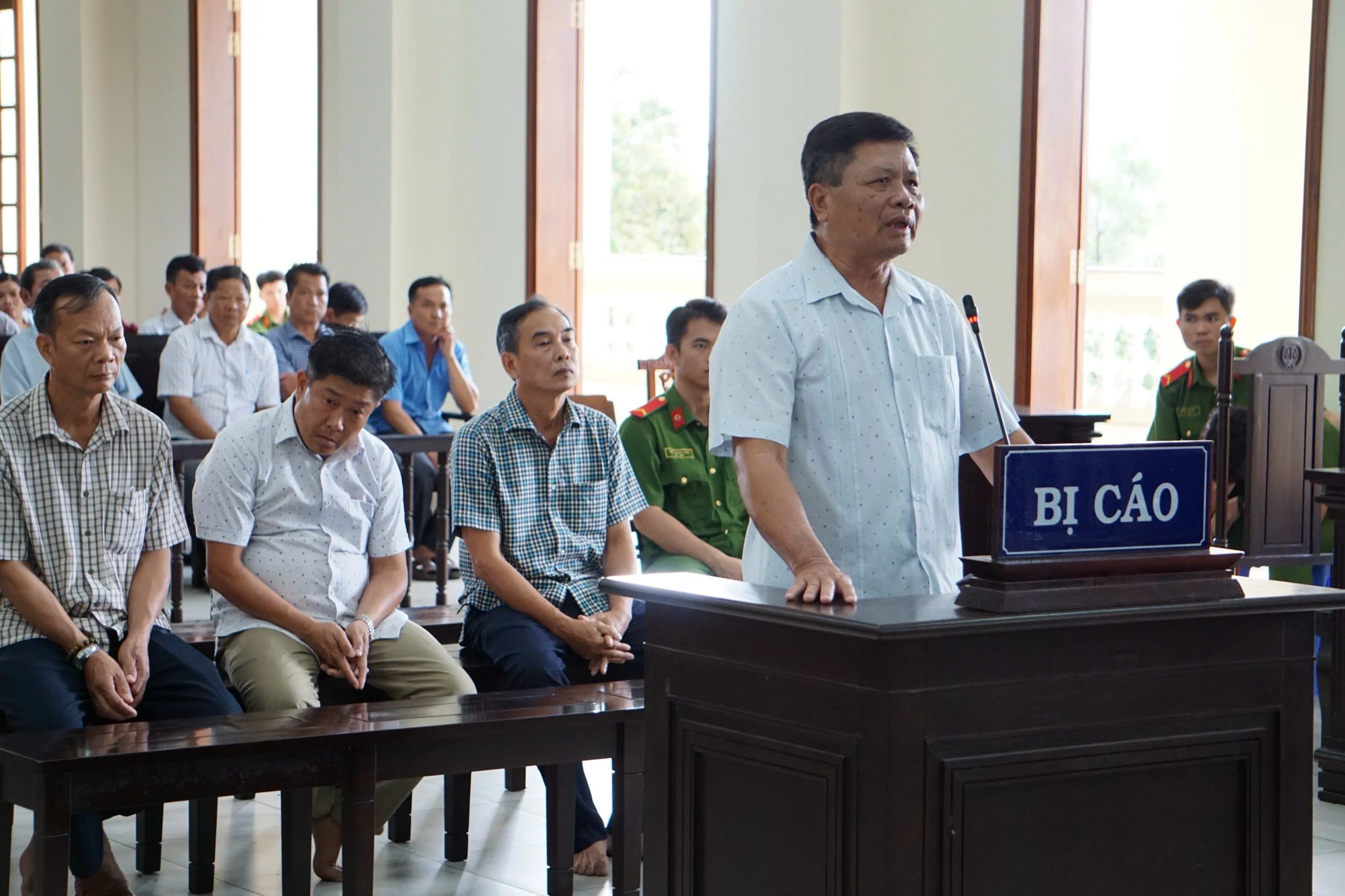 182 nền vượt lũ cấp sai đối tượng, 40 trường hợp là cán bộ và người thân - Hình 1