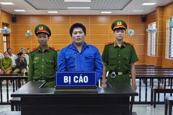 Cha ôm 2 con nhảy xuống sông khiến một bé gái 2 tuổi tử vong - Hình 1