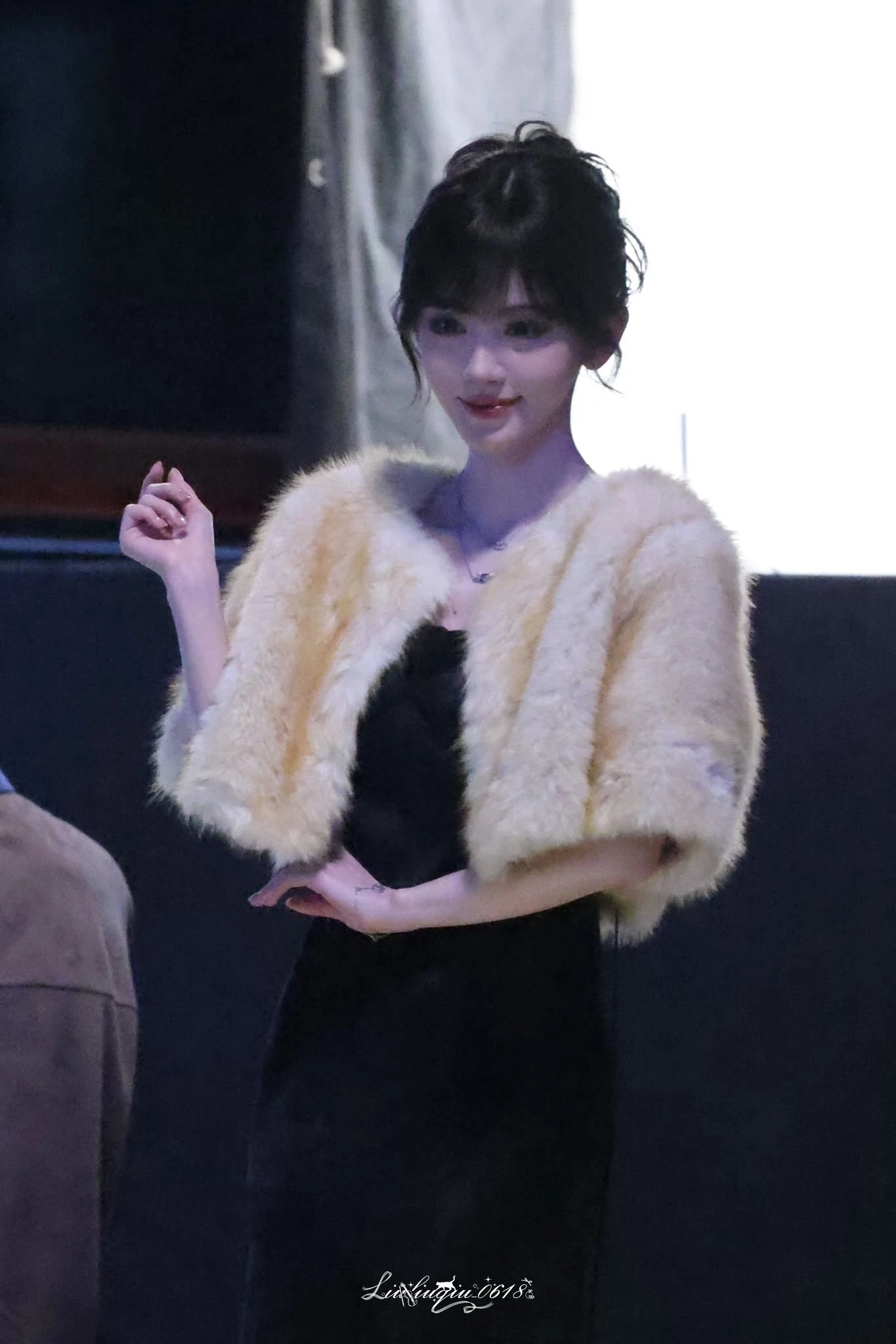 Đang hot mỹ nhân có gương mặt mà mọi trai tồi đều không dám lại gần: Đẹp xuất thần vừa ngắm vừa rén - Hình 3