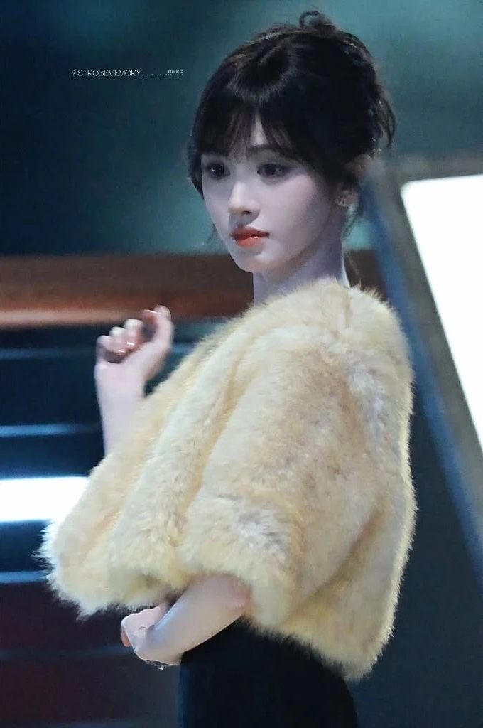 Đang hot mỹ nhân có gương mặt mà mọi trai tồi đều không dám lại gần: Đẹp xuất thần vừa ngắm vừa rén - Hình 6