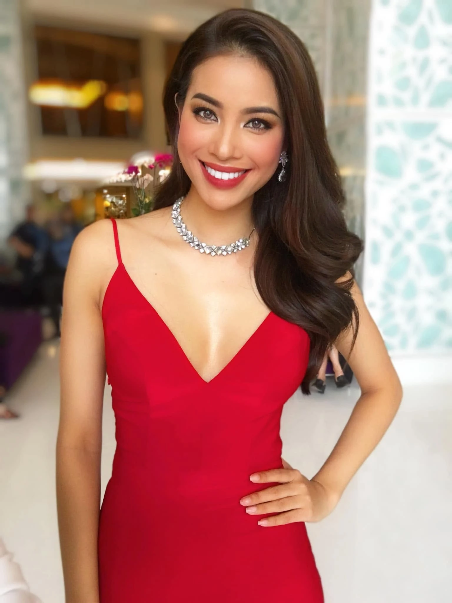 Hoa hậu đẹp bậc nhất Việt Nam bỏ showbiz sinh 2 con cho đại gia bí ẩn, giờ làm tổ chức đám cưới ở Mỹ - Hình 2