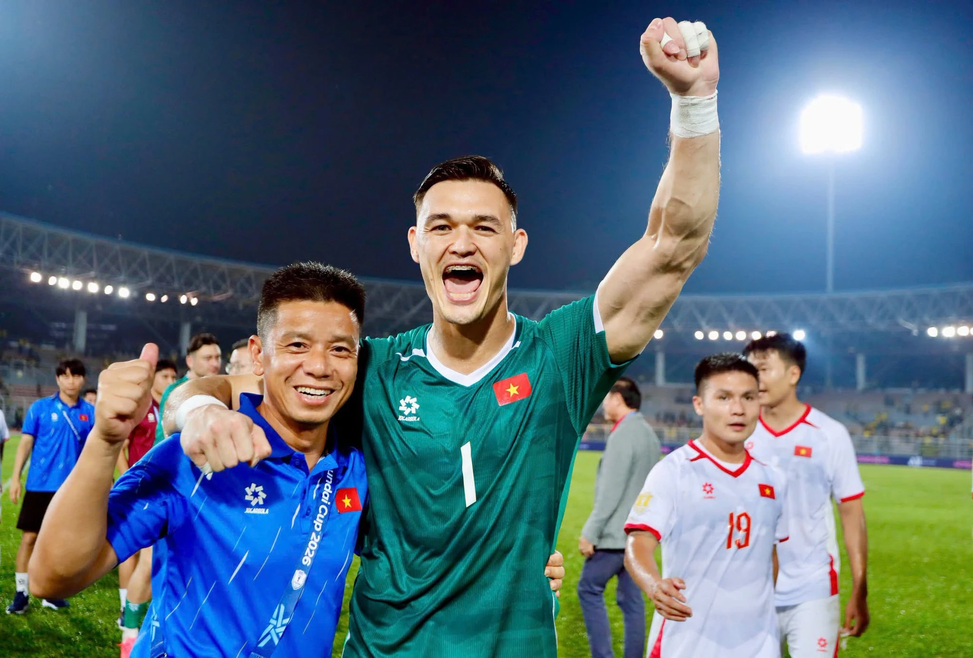 Patrik Lê Giang khoe body cuộn cuộn, hé lộ khoảnh khắc thót tim khi thoát thẻ đỏ: VAR đã cứu tôi - Hình 3