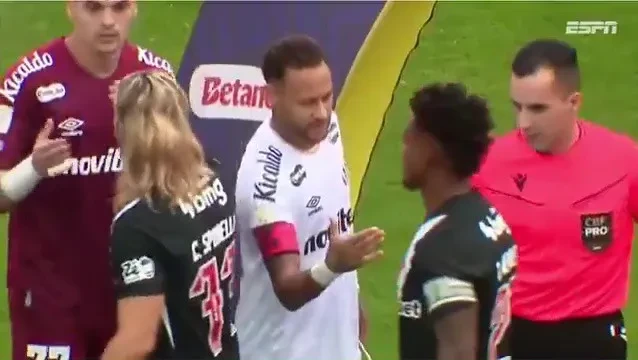 Drama quanh Neymar: Từng bị đối thủ đốn chân phải rời sân bằng cáng, nay tái ngộ sau 6 năm lại bị phớt lờ không thèm bắt tay - Hình 1