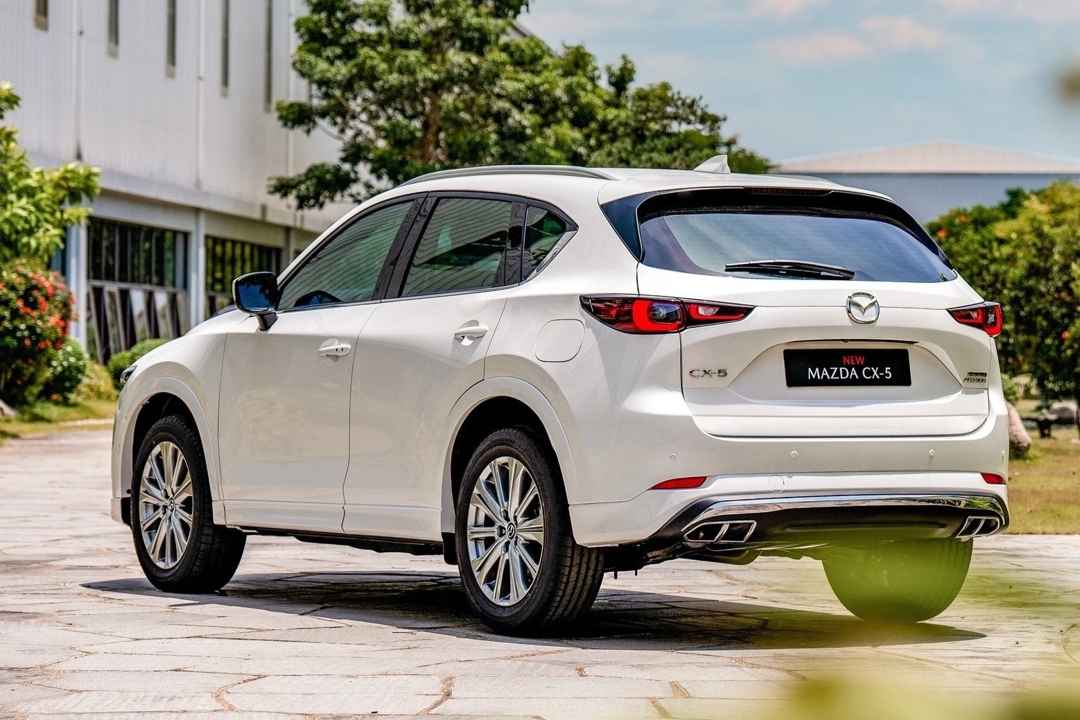 Giải mã sức hút của Mazda CX-5 và Ford Everest trong nhóm xe đa dụng cỡ trung - Hình 1