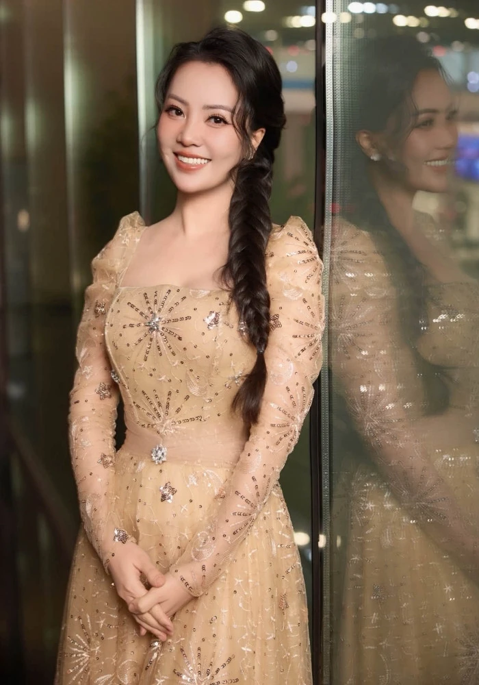MC Thụy Vân VTV tuổi 40 nhan sắc rạng rỡ, viên mãn với cuộc hôn nhân kín tiếng - Hình 7