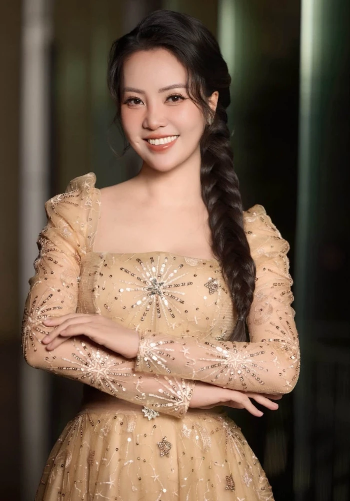 MC Thụy Vân VTV tuổi 40 nhan sắc rạng rỡ, viên mãn với cuộc hôn nhân kín tiếng - Hình 1