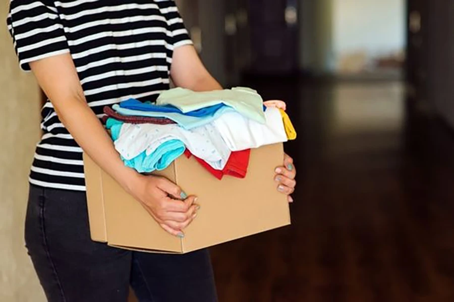Mùa thu đến, đừng vội cất hết đồ hè: 5 sai lầm khiến tủ quần áo càng dọn càng chật - Hình 5