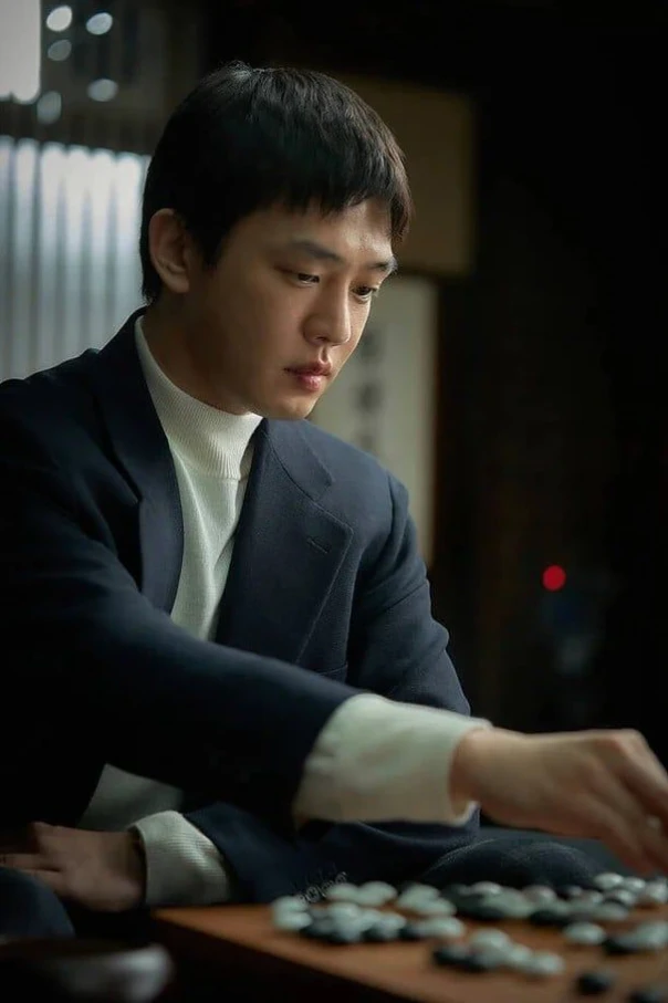 Yoo Ah In chính thức tái xuất màn ảnh sau 3 năm - Hình 5