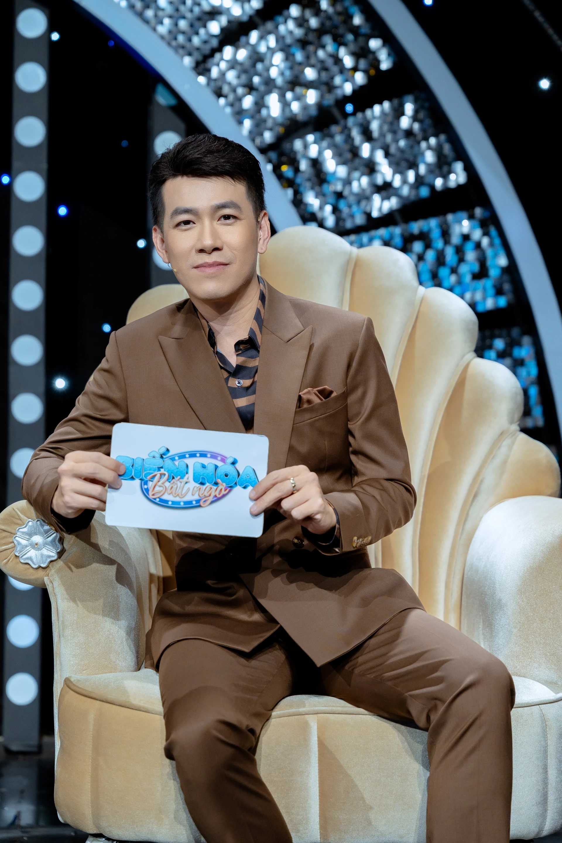 Ca sĩ xuất thân là thầy giáo, tiết lộ nguyên tắc bất dịch khi hoạt động showbiz - Hình 1