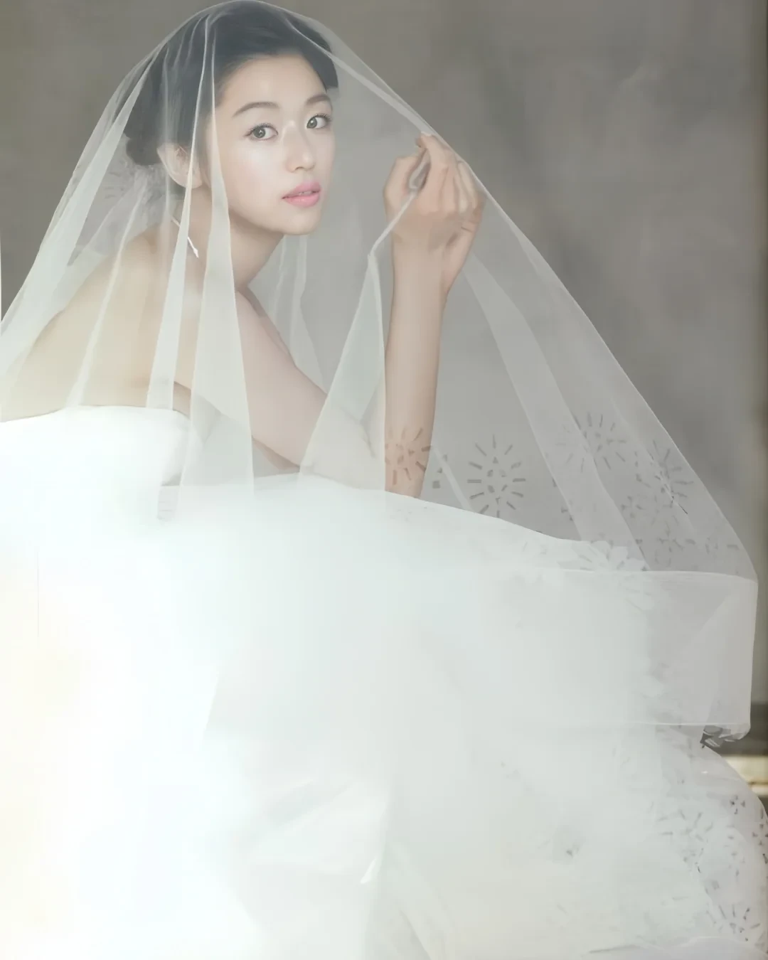 Loạt ảnh cưới huyền thoại chưa từng công bố của Jeon Ji Hyun - Hình 12