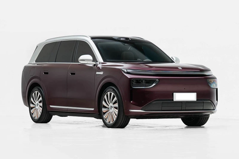SUV dài hơn 5,3 mét, mạnh 571 mã lực, trang bị tối tân, giá gần 1,2 tỷ đồng - Hình 1