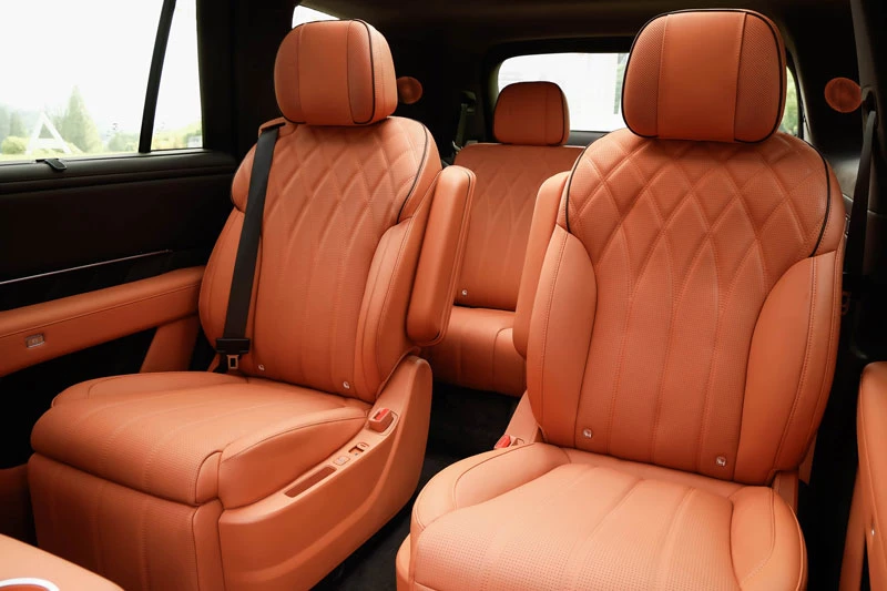 SUV dài hơn 5,3 mét, mạnh 571 mã lực, trang bị tối tân, giá gần 1,2 tỷ đồng - Hình 5