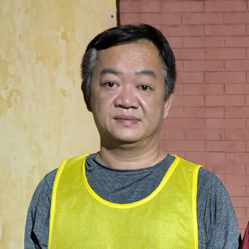 Bắt 17 người trong đường dây cá độ bóng đá, phơi cược ghi sau phiếu giữ xe - Hình 3