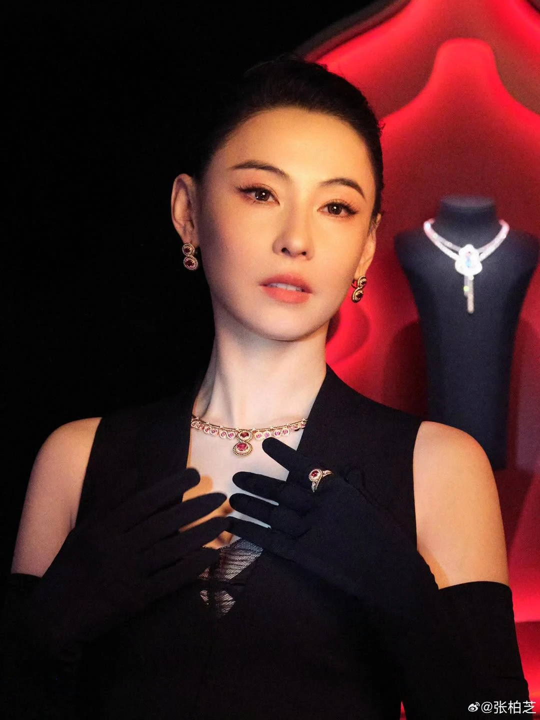 Người phụ nữ thừa kế 7.000 tỷ của Châu Tinh Trì: 30 năm trẻ mãi không già, uống tiên dược bảo dưỡng nhan sắc đúng không? - Hình 7
