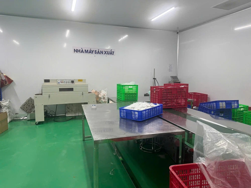 Truy tố bà chủ sản xuất, buôn bán hơn 10.000 hũ kem trộn gắn mác hàng ngoại - Hình 1
