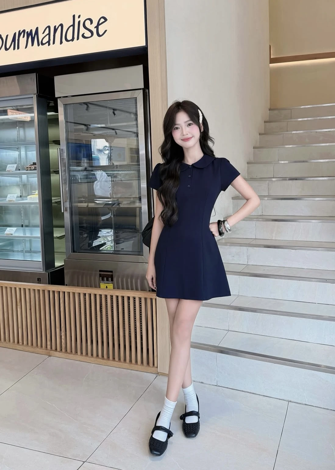 Vì sao xanh navy đang dần soán ngôi màu đen trong tủ đồ thanh lịch? - Hình 1