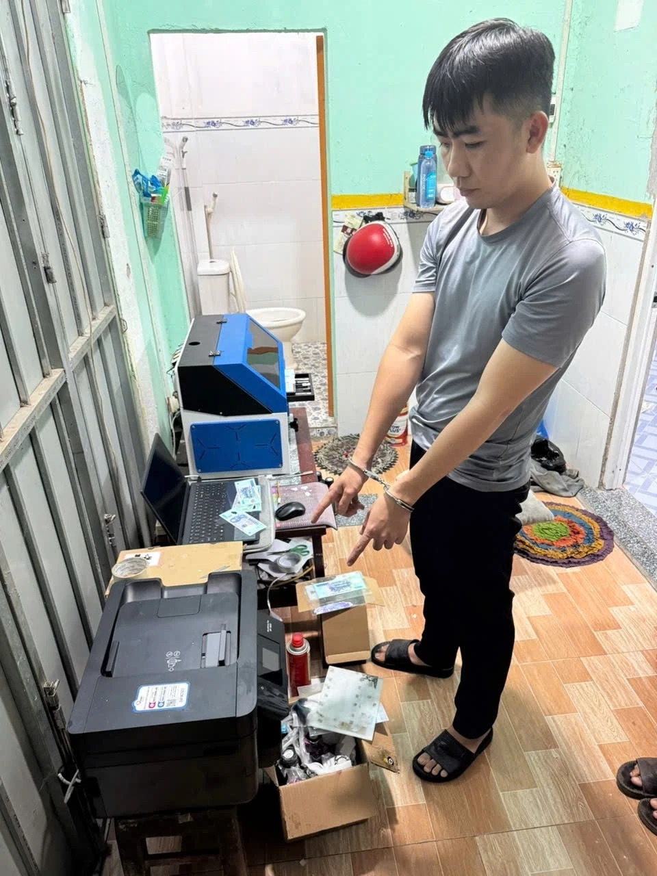 Từ tin báo về tờ tiền giả, công an phá đường dây tội phạm liên tỉnh - Hình 1