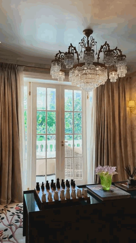 Gia đình 12 người sinh sống trong ngôi nhà 2.000m đẹp như dát vàng thị giác, góc nào cũng phải wow - Hình 13