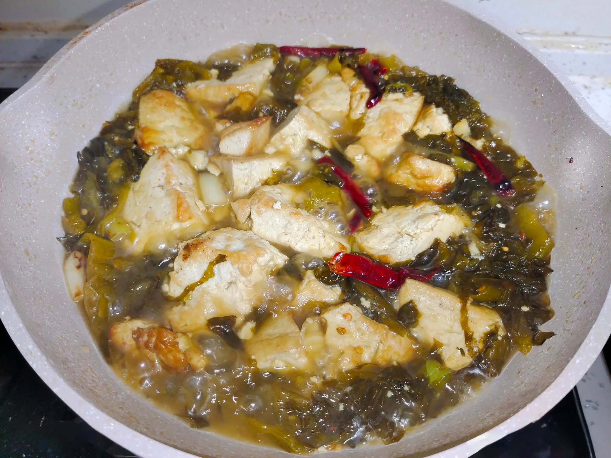 Món ăn này rất dễ nấu, có đủ rau, thịt và đậu, hương vị chua ngọt đậm đà, nghĩ thôi đã thấy thèm! - Hình 7